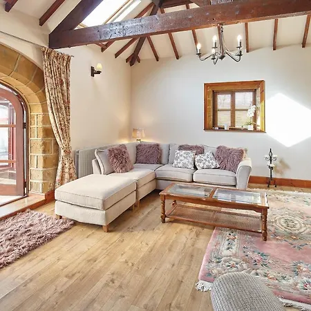 Host & - The Arches Nyaraló