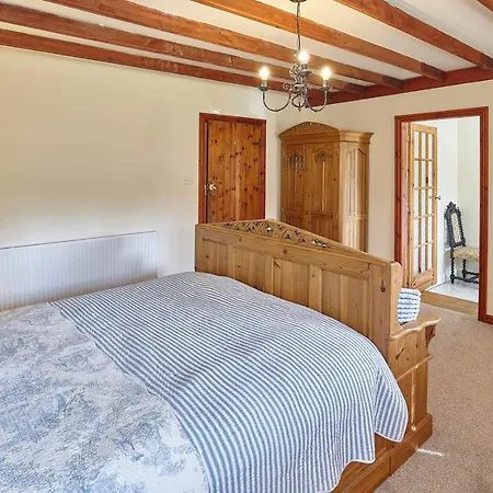 Nyaraló Host & - The Arches *